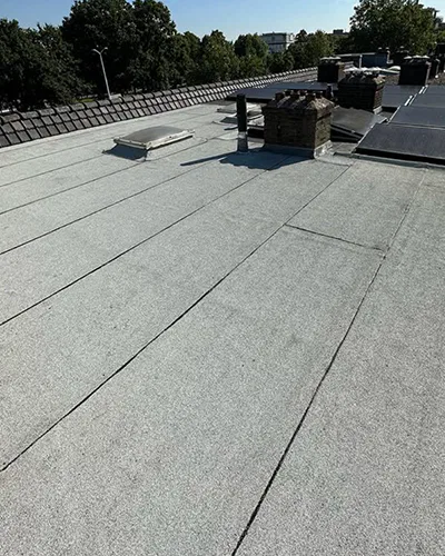 Dak gerenoveerd voor het plaatsen van zonnepanelen in De Borchen, Houten